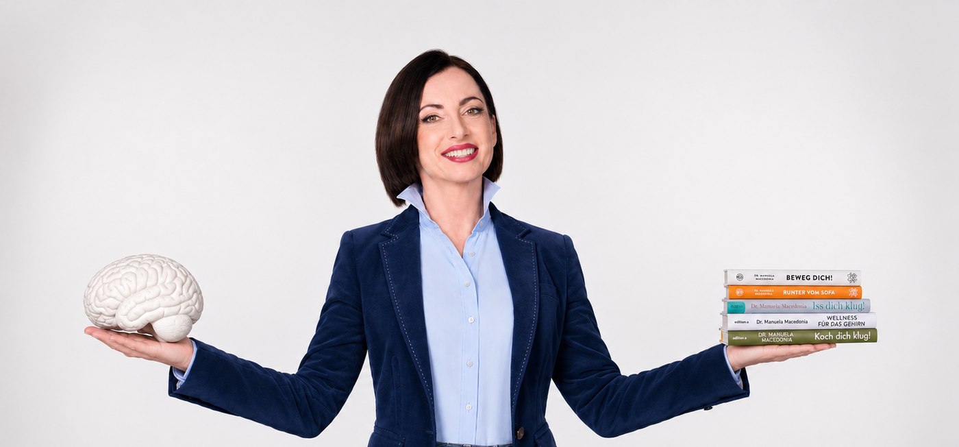 Dr. Manuela Macedonia